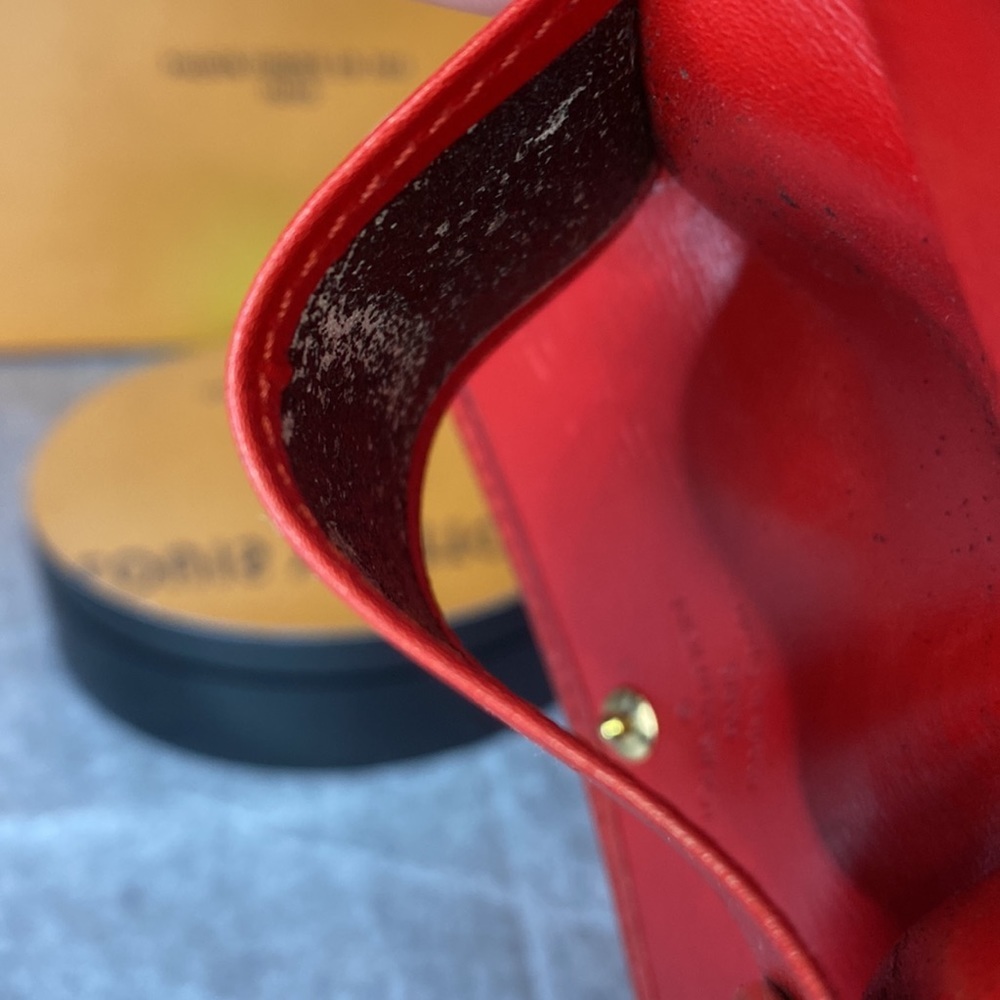 GUC🖤 Louis Vuitton Epi key holder - Picture 5 of 10
